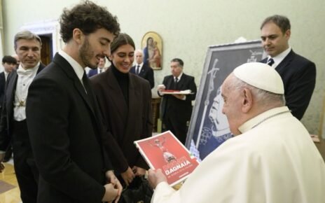 Jumpa Paus Fransiskus di Vatikan, Francesco Bagnaia Terkesima dengan Kharisma Bapa Suci : Heartdesign Sports