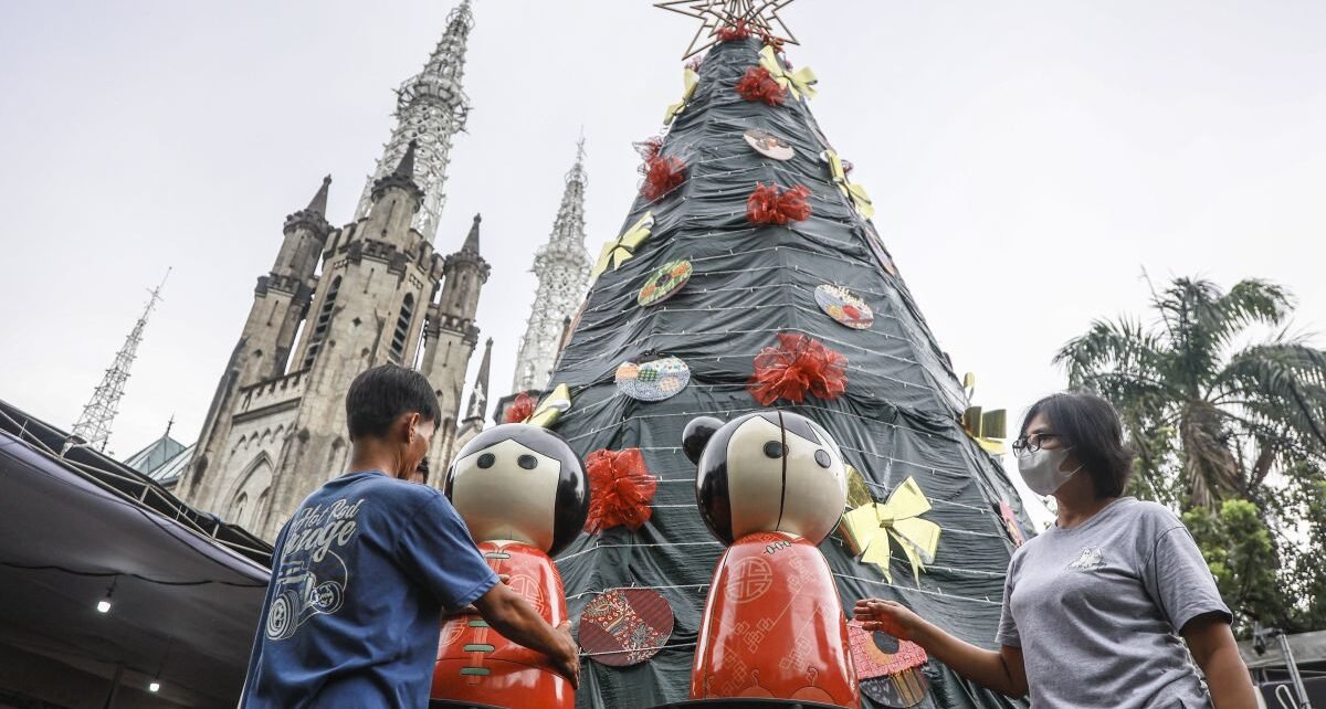 Tradisi Natal unik di berbagai negara: pembakaran setan sampai ziarah