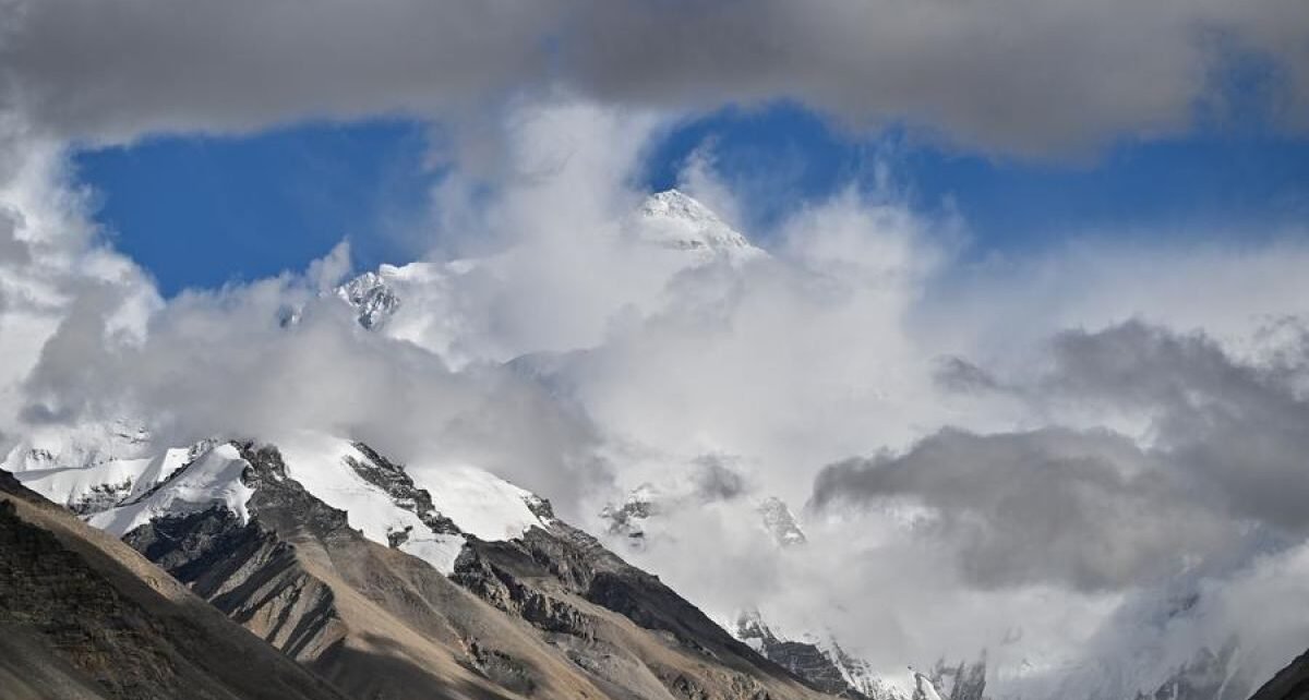 Gunung Qomolangma catat rekor jumlah wisatawan pada 2024