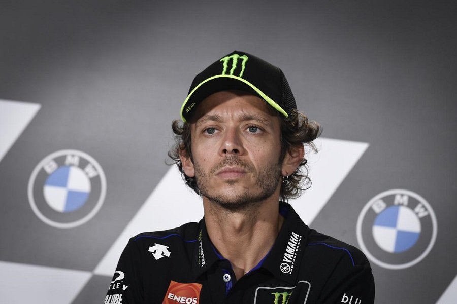 Kisah Mengejutkan Valentino Rossi, Ternyata Yamaha Sempat Menentang Rekrut The Doctor di MotoGP : Heartdesign Sports