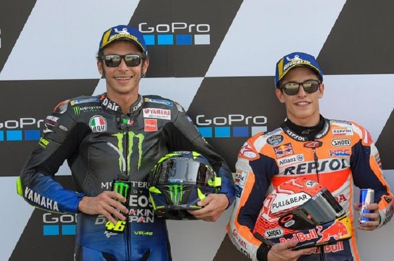 Kisah Valentino Rossi yang Ungkit Luka Lama di MotoGP 2015, tapi Dapat Reaksi Dingin dari Marc Marquez : Heartdesign Sports