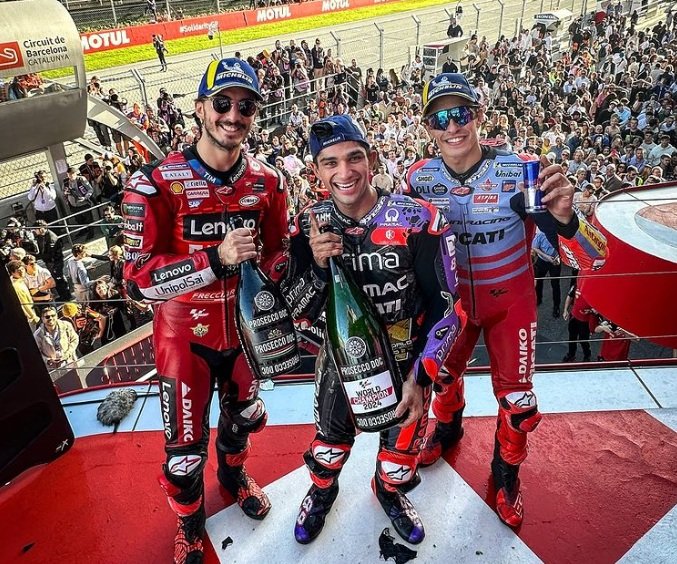 Bangganya Jorge Martin, Jadi Juara Dunia MotoGP 2024 Usai Kalahkan Versi Terbaik dari Francesco Bagnaia dan Marc Marquez : Heartdesign Sports