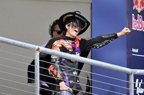 maverick vinales batman foto reuters