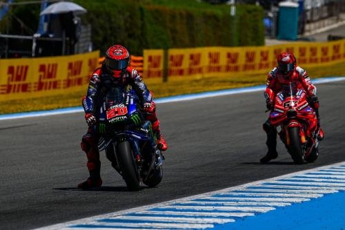 Fabio Quartararo melaju di depan Francesco Bagnaia pada MotoGP Spanyol 2025 (Foto: Yamaha MotoGP)