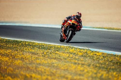 Maverick Vinales melaju pada MotoGP Spanyol 2025 (Foto: KTM Media/Polarity Photo/Rob Gray)