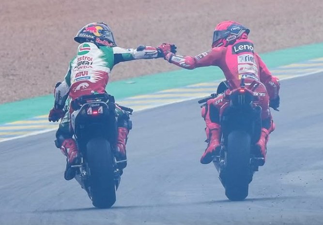 Adu Gaji Pembalap Johann Zarco dengan Marc Marquez, Bak Bumi dan Langit