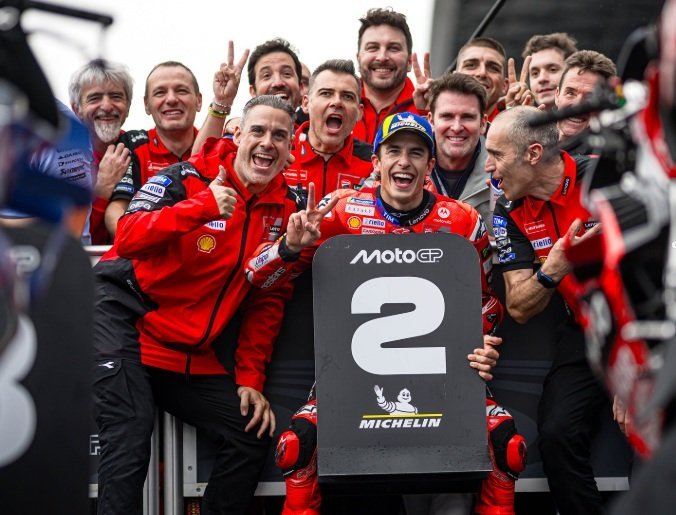 Tak Ngotot Kejar Johann Zarco di MotoGP Prancis 2025, Marc Marquez Akui Main Hati-Hati