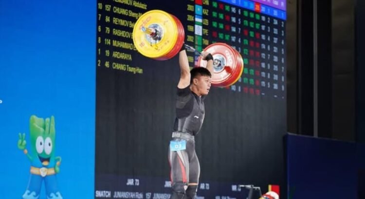 Pecahkan Rekor Dunia, Rahmat Erwin Bawa Pulang 3 Medali Emas Kejuaraan Asia Angkat Besi 2025 : Heartdesign Sports